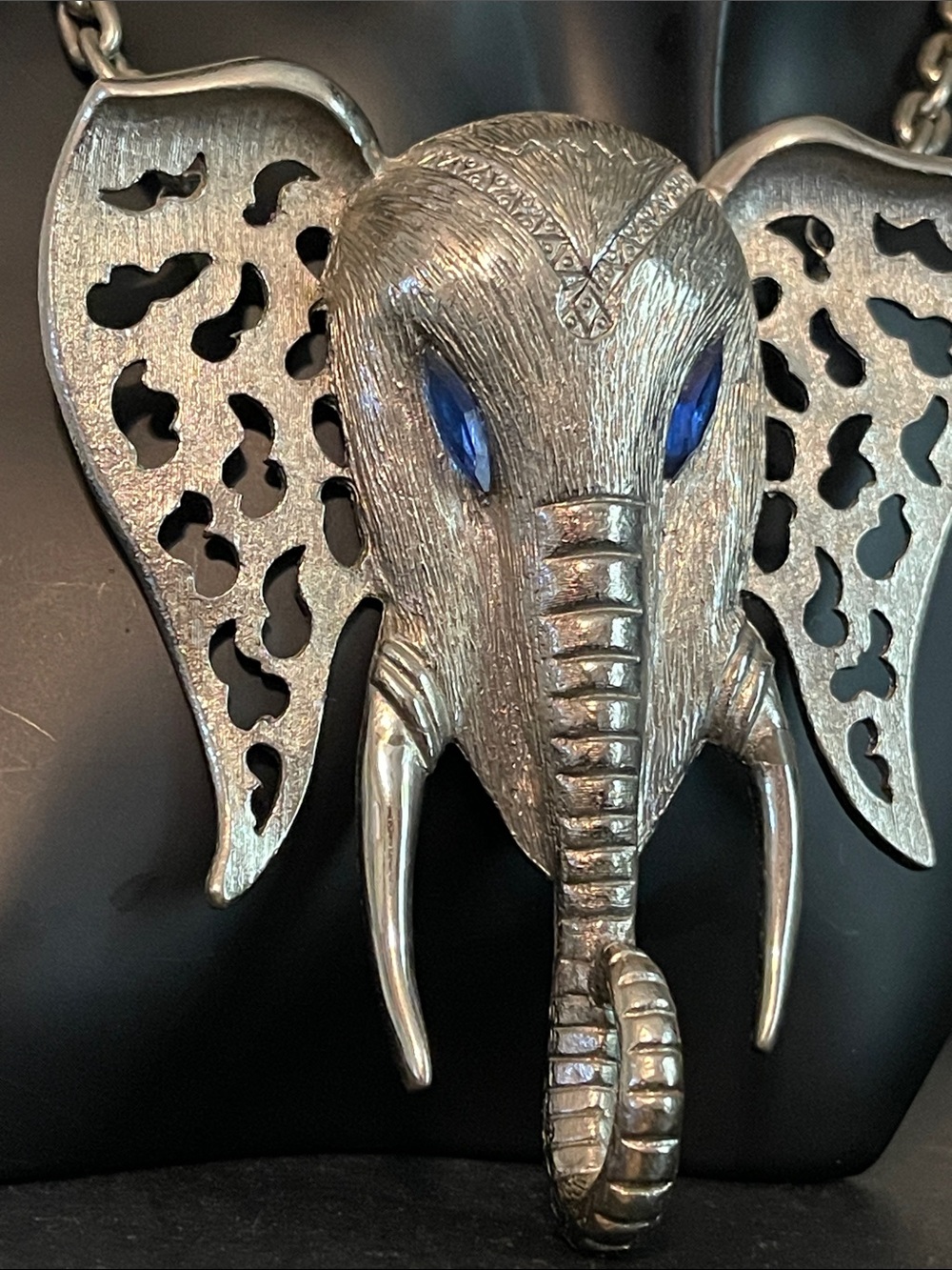 1970’s Celebrity NY Oversized Elephant Statement Necklace - Picture 5 of 13